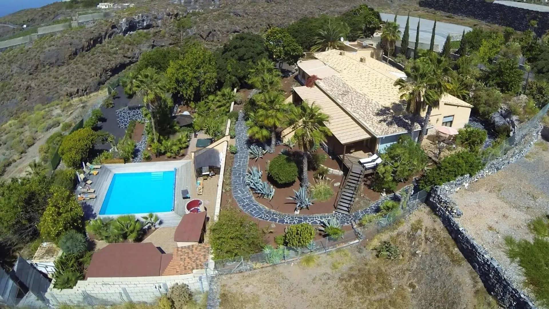 Charmantes Ferienhaus In Guia De Isora Mit Garten Spain
